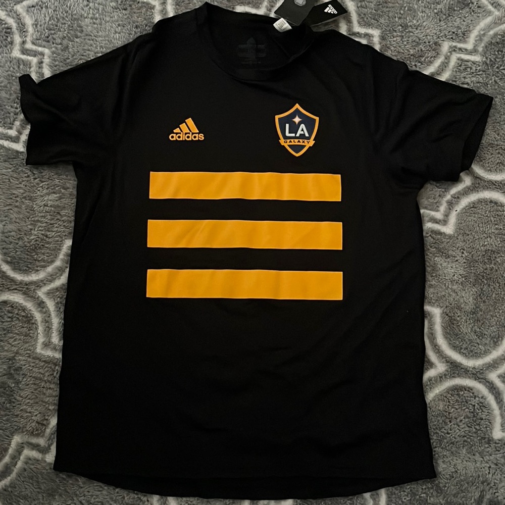 Adidas LA Galaxy Shirt size L fits like a medium